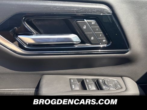 New 2026 GMC Yukon Denali w/ LPO, Floor Liner Package AWD/4WD image 10