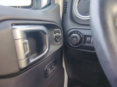 Used 2019 Jeep Wrangler Unlimited Sahara image 19