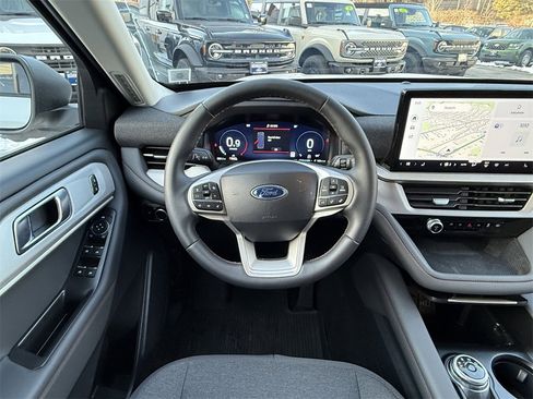 Used 2025 Ford Explorer Active image 13