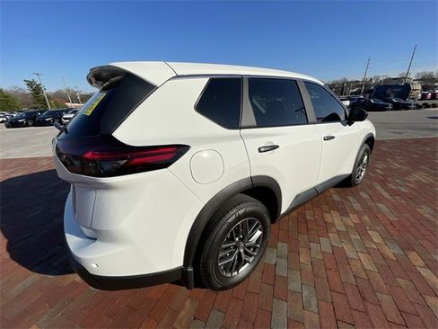 Used 2025 Nissan Rogue S image 16