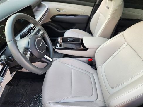 Certified 2025 Hyundai Tucson Limited image 9