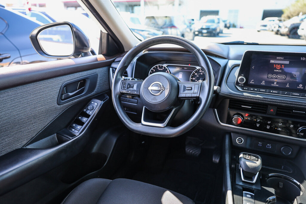 Used 2023 Nissan Rogue S FWD image 5