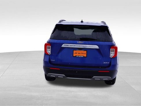 Certified 2022 Ford Explorer XLT w/ Equipment Group 202A image 7