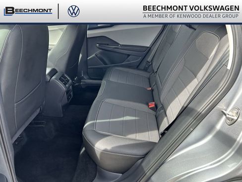 Used 2024 Volkswagen Taos SE FWD image 23