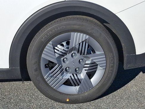 New 2025 Kia K4 LX image 5