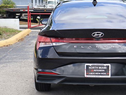 Used 2023 Hyundai Elantra SEL w/ Convenience Package FWD image 13