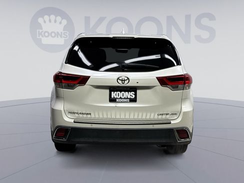 Used 2018 Toyota Highlander Limited Platinum image 11