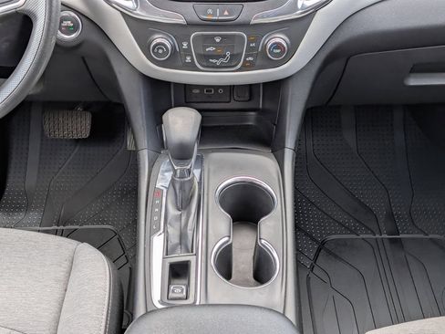 Certified 2023 Chevrolet Equinox LS w/ LS Convenience Package FWD image 18