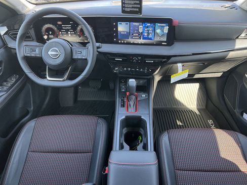 New 2026 Nissan Kicks SR FWD image 2