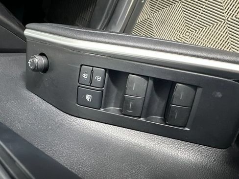 Used 2021 Toyota Highlander XLE AWD/4WD image 27