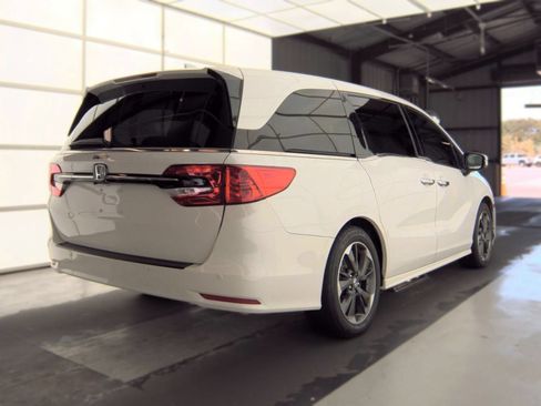 Used 2023 Honda Odyssey Elite image 5