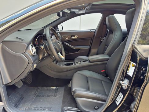 Used 2018 Mercedes-Benz CLA 250 4MATIC image 16