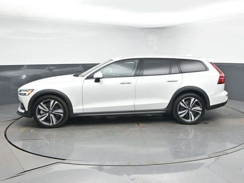 Used 2023 Volvo V60 B5 Cross Country Plus w/ Climate Package image 5