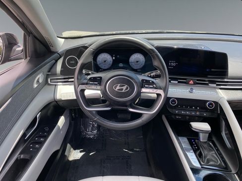Used 2025 Hyundai Elantra Limited FWD image 12