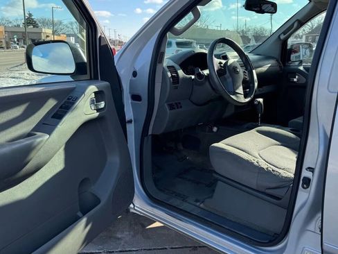 Used 2012 Nissan Frontier SV w/ SV Premium Utility Pkg image 11