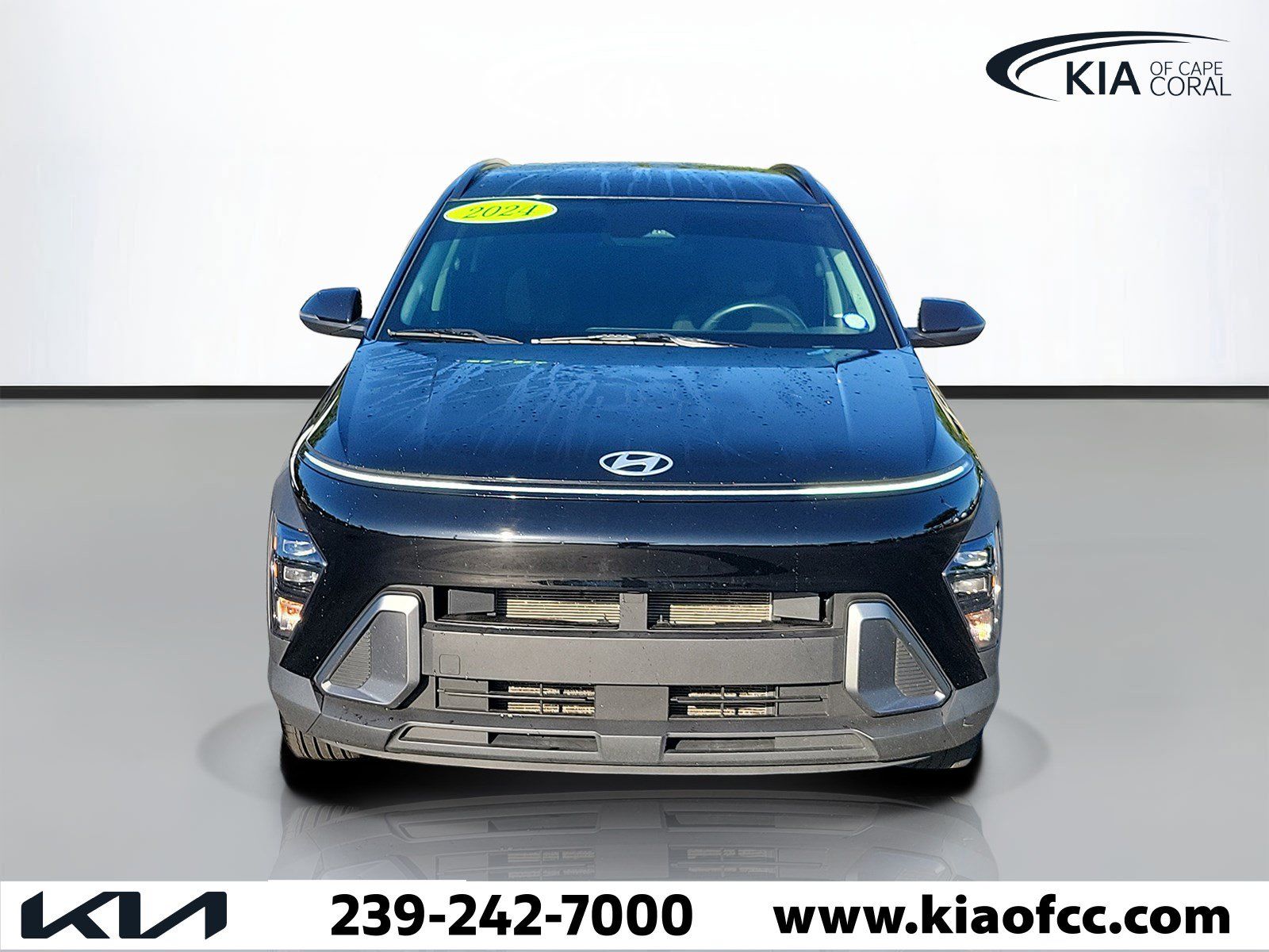 Used 2024 Hyundai Kona SEL w/ Convenience Package FWD image 2