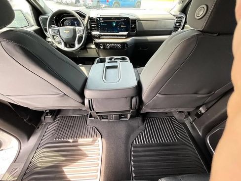 Used 2023 Chevrolet Silverado 1500 LT AWD/4WD image 3