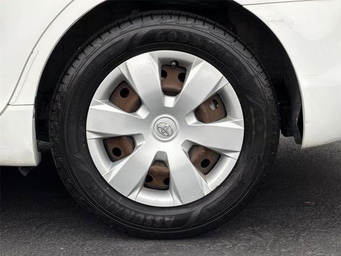Used 2009 Toyota Camry LE FWD image 9