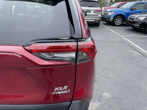 Used 2023 Toyota RAV4 XLE Premium image 20