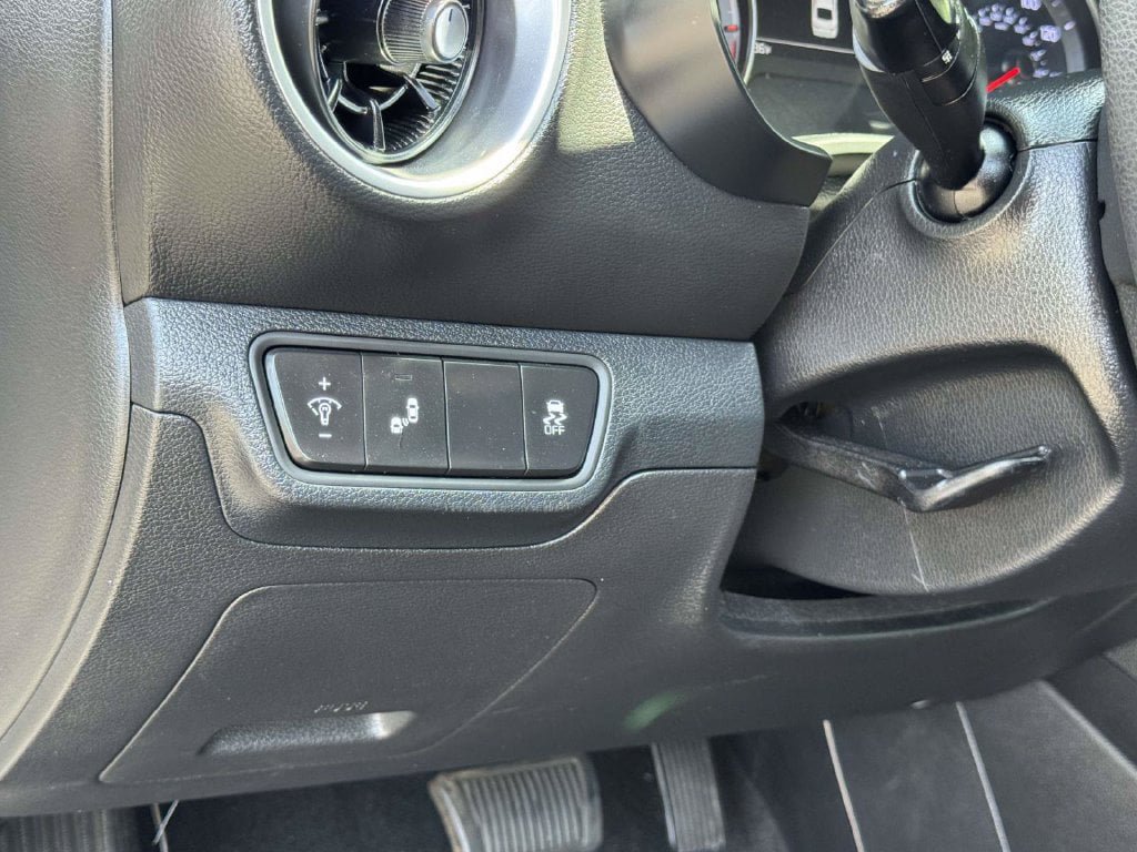 Used 2024 Kia Forte LXS w/ LXS Technology Package FWD image 10