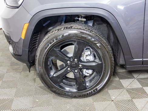 New 2025 Jeep Grand Cherokee L Altitude image 41