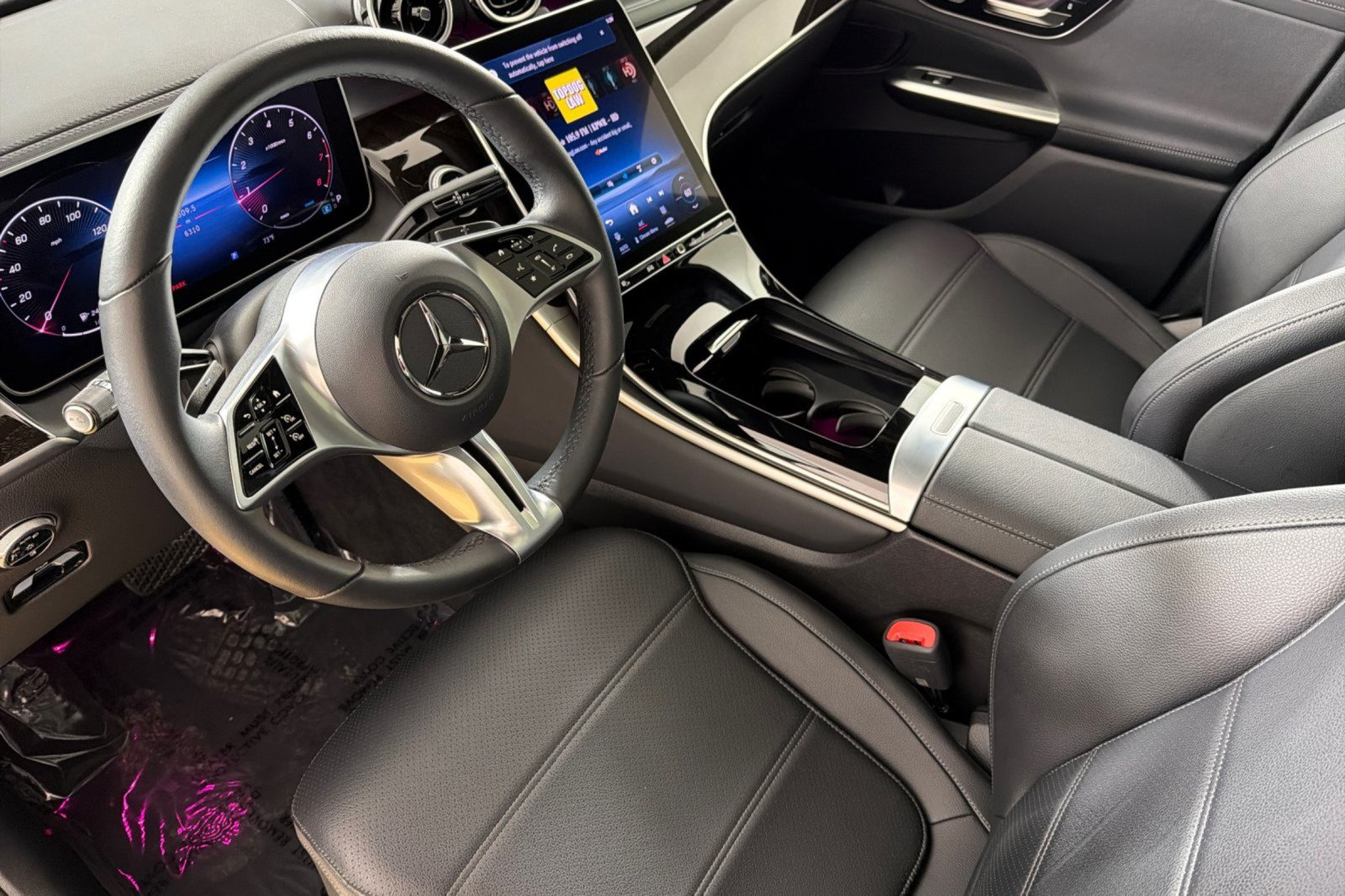 Used 2024 Mercedes-Benz GLC 300 4MATIC image 9