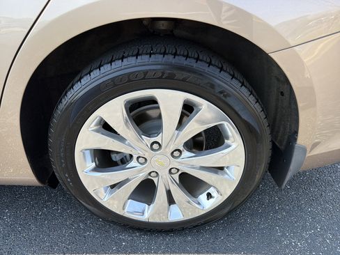 Used 2018 Chevrolet Malibu Premier image 19