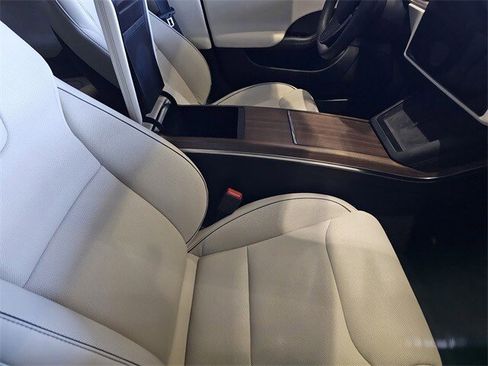 Used 2021 Tesla Model S Plaid image 9