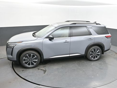 New 2026 Nissan Pathfinder Platinum FWD image 35