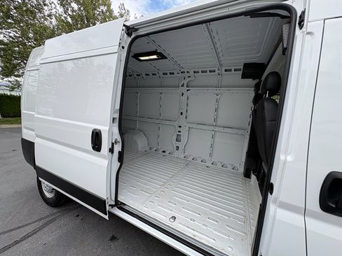 Used 2026 RAM ProMaster 2500 w/ Convenience Group FWD image 24