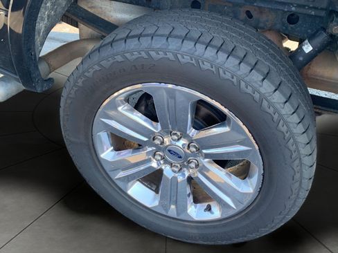 Used 2019 Ford F150 Lariat w/ Equipment Group 502A Luxury AWD/4WD image 23
