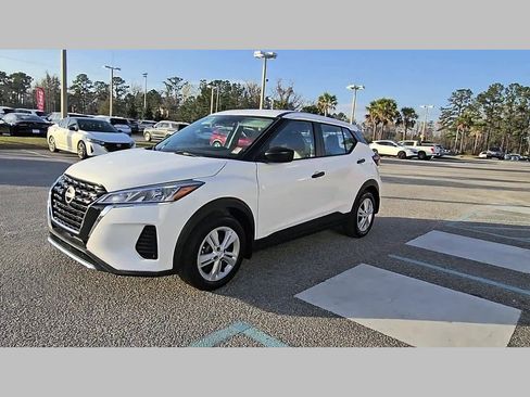 Used 2022 Nissan Kicks S image 24