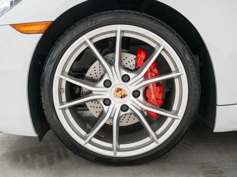 Used 2018 Porsche 718 Boxster S RWD image 9