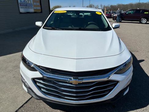 Used 2019 Chevrolet Malibu LT image 2