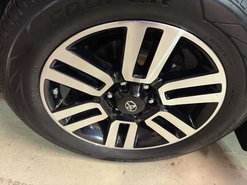 Used 2016 Toyota 4Runner Limited AWD/4WD image 32