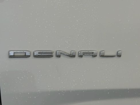 Used 2024 GMC Yukon Denali image 13