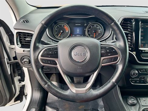 Used 2019 Jeep Cherokee Limited image 11