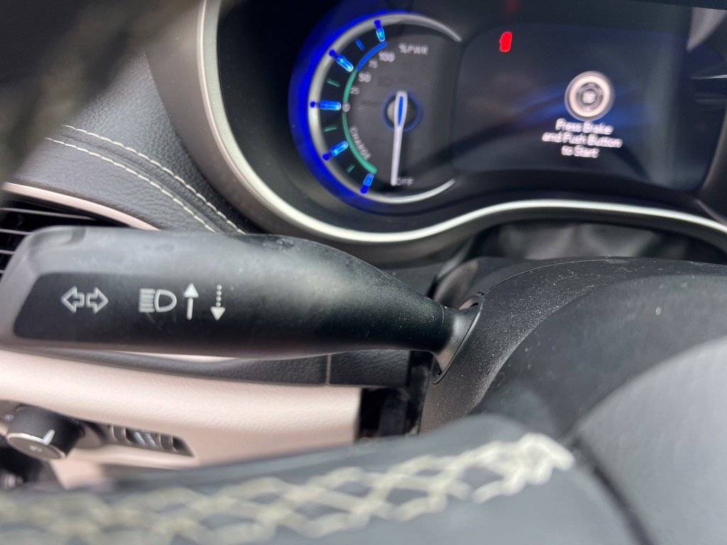 Used 2022 Chrysler Pacifica Touring-L w/ Uconnect Theater Family Group FWD image 39