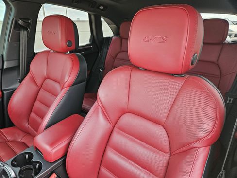 Certified 2023 Porsche Macan GTS image 6