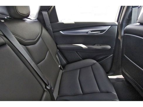 New 2025 Cadillac XT5 Luxury image 11