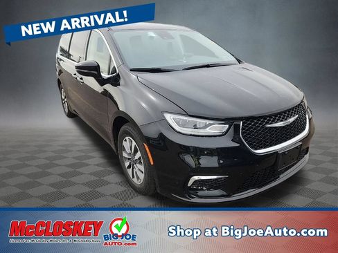 Used 2024 Chrysler Pacifica Limited FWD image 1