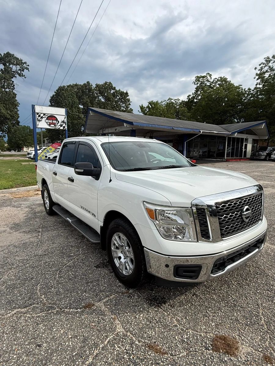 Used 2018 Nissan Titan SV w/ SV Convenience Package RWD image 1