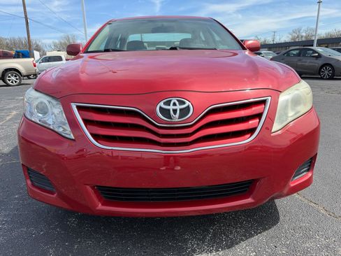 Used 2010 Toyota Camry LE FWD image 2