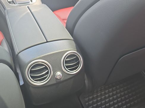 Used 2021 Mercedes-Benz GLC 300 4MATIC image 11