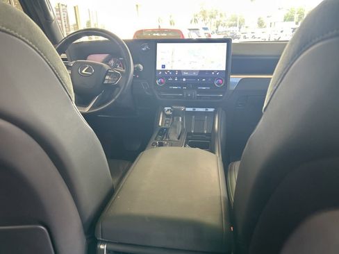 Used 2024 Lexus GX 550 image 26