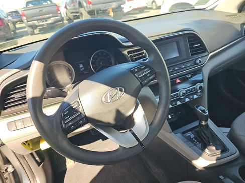 Used 2020 Hyundai Elantra SE w/ Convenience Package (C2) image 10