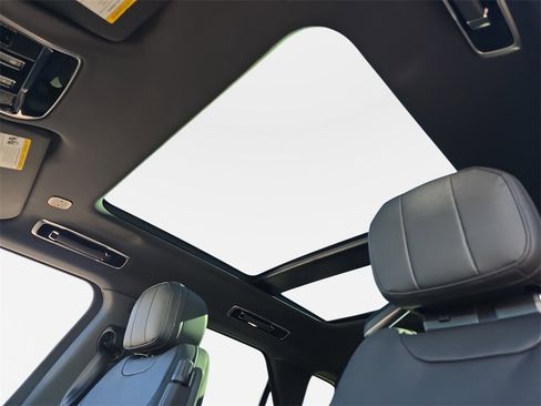 Certified 2025 Land Rover Range Rover Sport Dynamic SE image 31