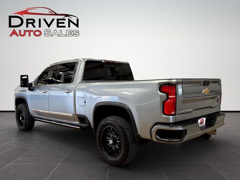 Used 2024 Chevrolet Silverado 2500 High Country w/ High Country Premium Package AWD/4WD image 5