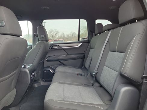 Used 2025 GMC Acadia Elevation image 11