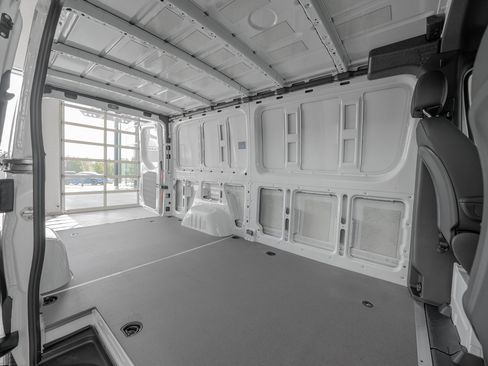 Used 2025 Mercedes-Benz Sprinter 2500 image 27